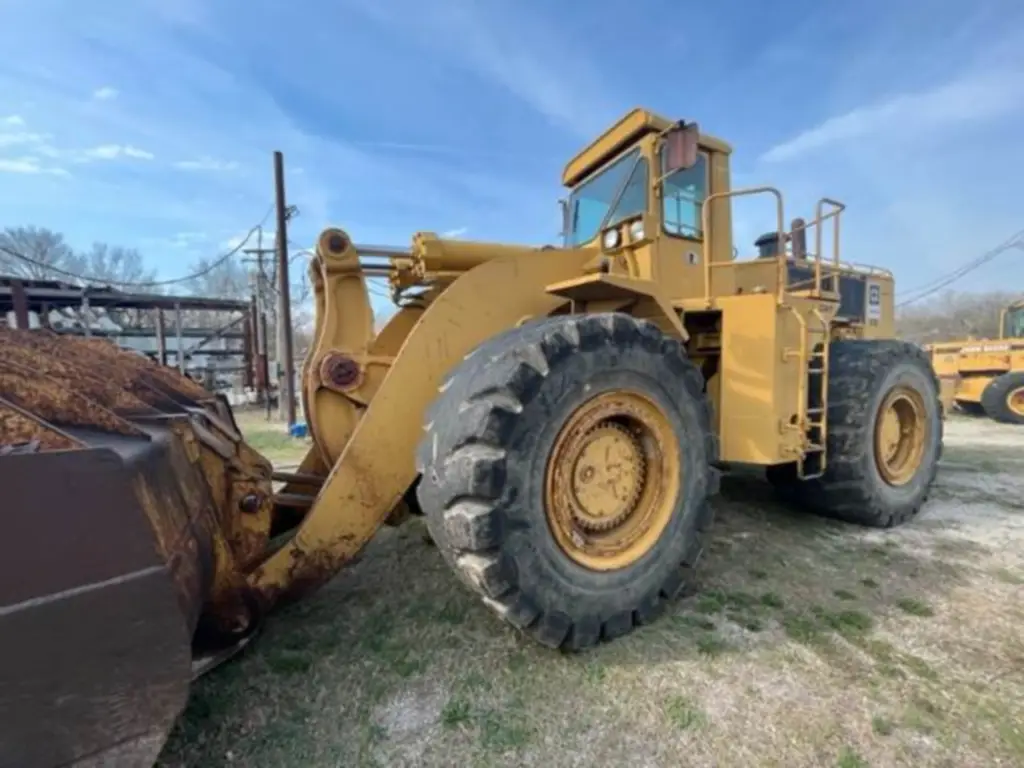 Caterpillar loader for sale in Aleppo, Caterpillar 988Bs model 1977 located in Aleppo, the best site for selling trucks and heavy equipment in Syria