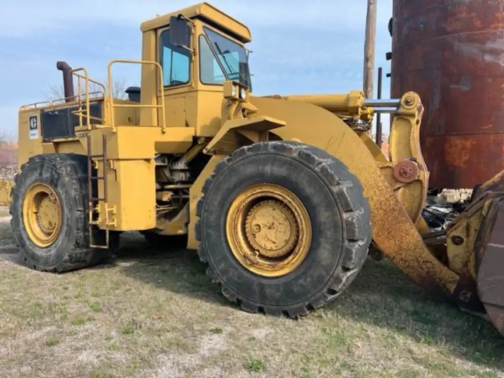 Caterpillar loader for sale in Aleppo, Caterpillar 988Bs model 1977 located in Aleppo, the best site for selling trucks and heavy equipment in Syria