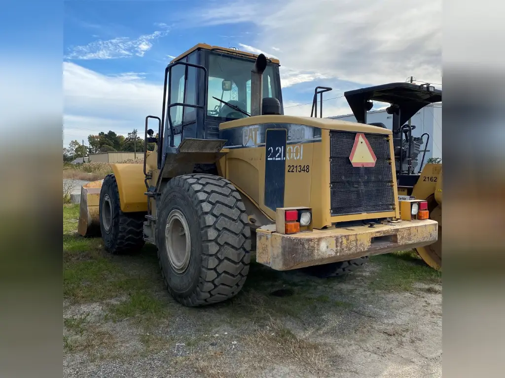 Caterpillar loader for sale in Aleppo, Caterpillar 950Gs model 1999 located in Aleppo, the best site for selling trucks and heavy equipment in Syria