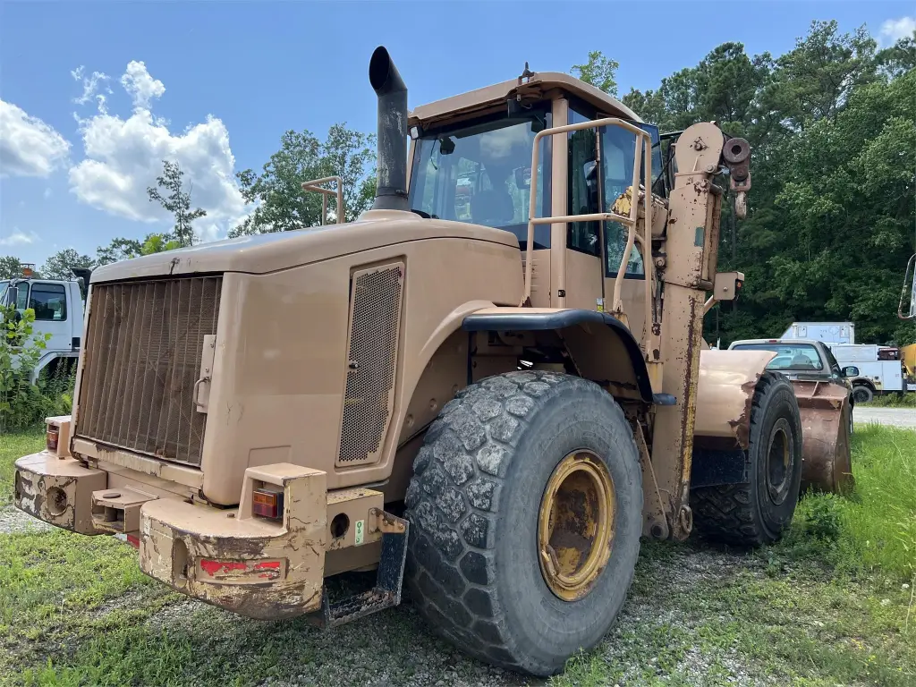 Caterpillar loader for sale in Aleppo, Caterpillar 950Hs model 2008 located in Aleppo, the best site for selling trucks and heavy equipment in Syria