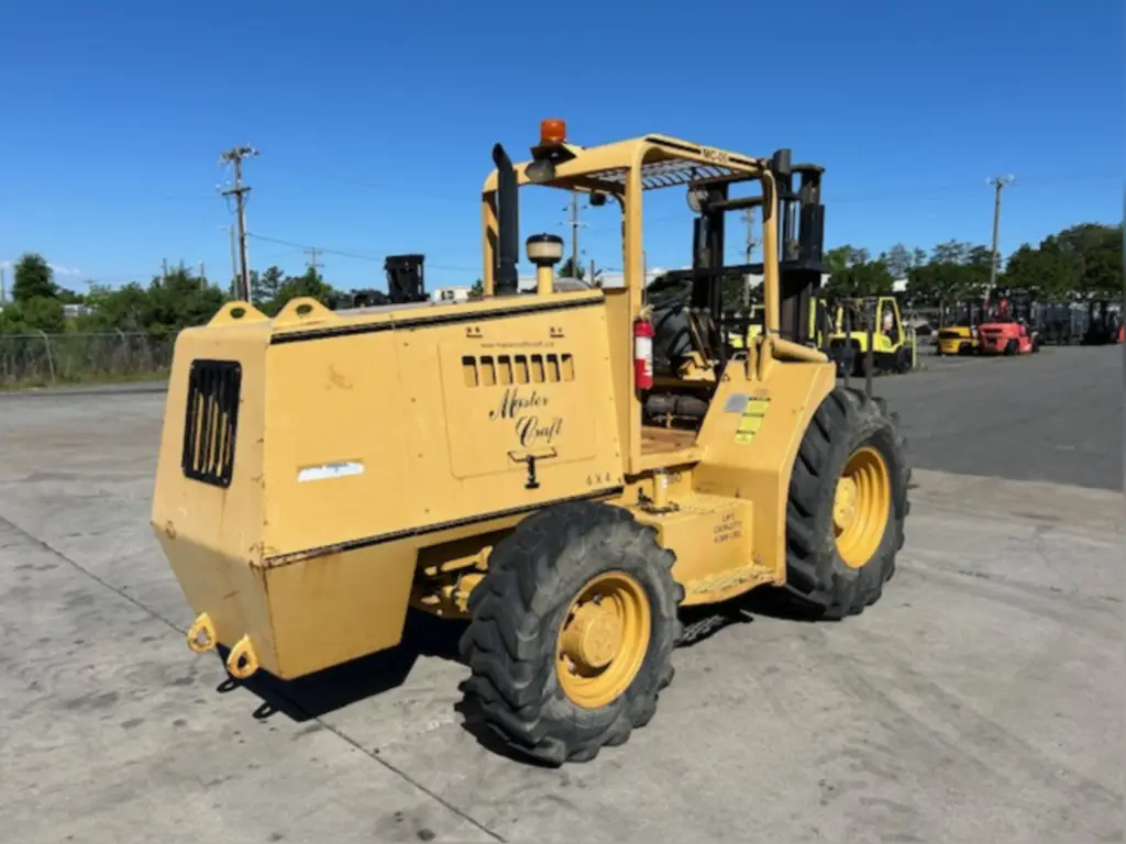 CATERPILLAR Excavator for sale in Homs, CATERPILLAR 330GCs, 2019 model, located in Homs, the best site for selling trucks and heavy equipment in Syria
