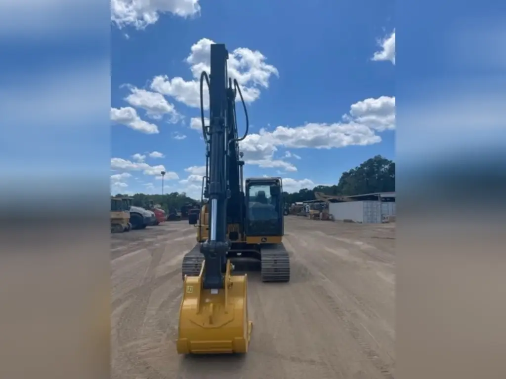 DEERE excavator for sale in Homs, DEERE 130 model 2023, located in Homs, the best site for selling trucks and heavy equipment in Syria