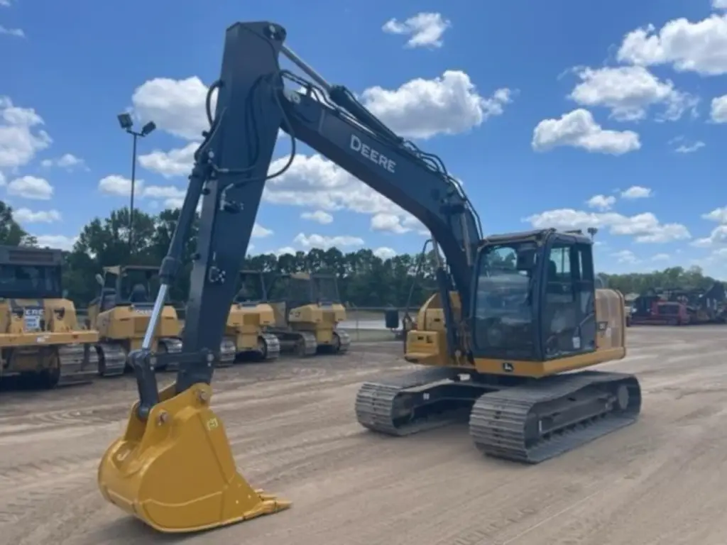 DEERE excavator for sale in Homs, DEERE 130 model 2023, located in Homs, the best site for selling trucks and heavy equipment in Syria