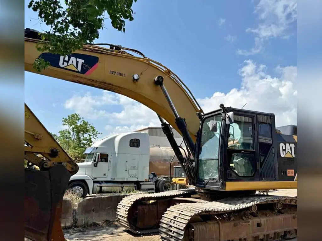 Caterpillar Excavator for sale in Damascus, Caterpillar 336ELs model 2012 available in Damascus, the best site for selling trucks and heavy equipment in Syria