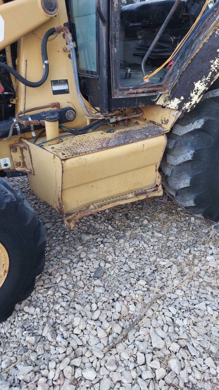 Caterpillar loader for sale in Damascus, Caterpillar 422 model 2007 available in Damascus, the best site for selling trucks and heavy equipment in Syria