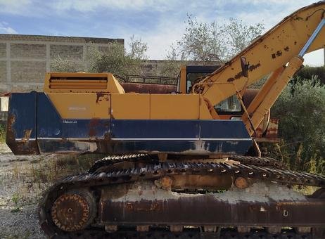 Komatsu excavator for sale in Idlib, Komatsu PC400 model 1986 located in Idlib, the best site for selling trucks and heavy equipment in Syria