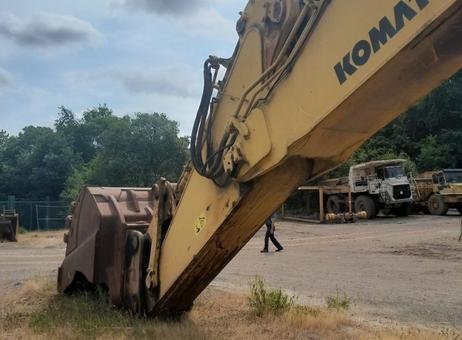 حفار Komatsu للبيع في ادلب, Komatsu PC1100 موديل 2001 تواجد ادلب, أفضل موقع لبيع الشاحنات والمعدات الثقيلة في سوريا