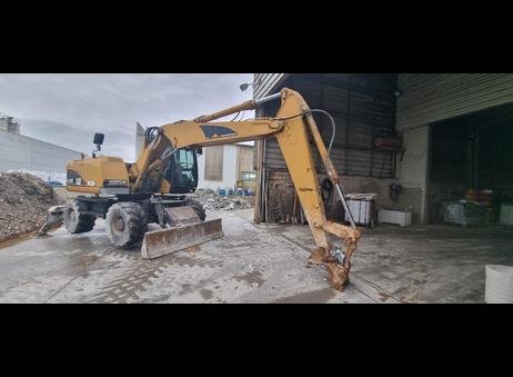 Cat excavator for sale in Idlib, Cat M313C model 2005 available in Idlib, the best site for selling trucks and heavy equipment in Syria