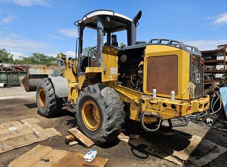Deere loader for sale in Idlib, Deere 524K model 2009 available in Idlib, the best site for selling trucks and heavy equipment in Syria