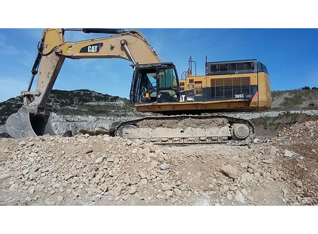 CAT excavator for sale in Idlib, CAT 365 model 2007 located in Idlib, the best site for selling trucks and heavy equipment in Syria