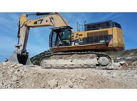 CAT excavator for sale in Idlib, CAT 365 model 2007 located in Idlib, the best site for selling trucks and heavy equipment in Syria