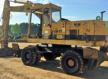 CAT excavator for sale in Idlib, CAT 214B model 1994 located in Idlib, the best site for selling trucks and heavy equipment in Syria
