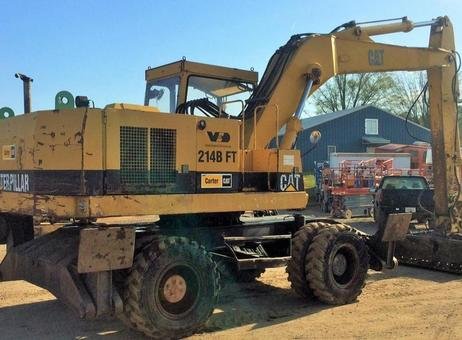 CAT excavator for sale in Idlib, CAT 214B model 1994 located in Idlib, the best site for selling trucks and heavy equipment in Syria