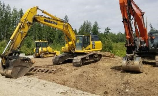 KOMATSU excavator for sale in Idlib, KOMATSU PC490, 2020 model, located in Idlib, the best site for selling trucks and heavy equipment in Syria