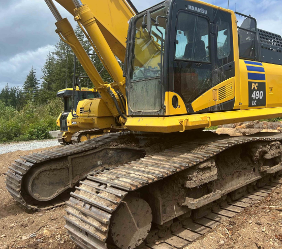 KOMATSU excavator for sale in Idlib, KOMATSU PC490, 2020 model, located in Idlib, the best site for selling trucks and heavy equipment in Syria