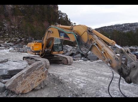 حفار CAT للبيع في ادلب, CAT 323DLC موديل 2006 تواجد ادلب, أفضل موقع لبيع الشاحنات والمعدات الثقيلة في سوريا