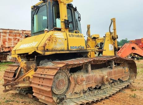 Komatsu Bulldozer for sale in Idlib, Komatsu D85PX, 2004 model, located in Idlib, the best site for selling trucks and heavy equipment in Syria