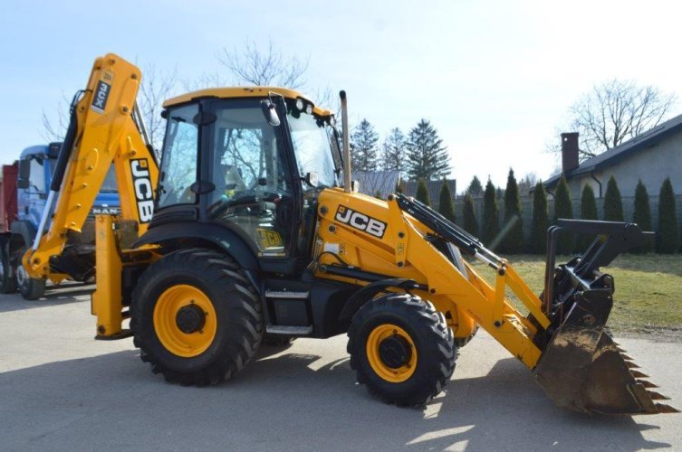 JCB loader for sale in Homs, JCB 3CX model 2013 available in Homs, the best site for selling trucks and heavy equipment in Syria