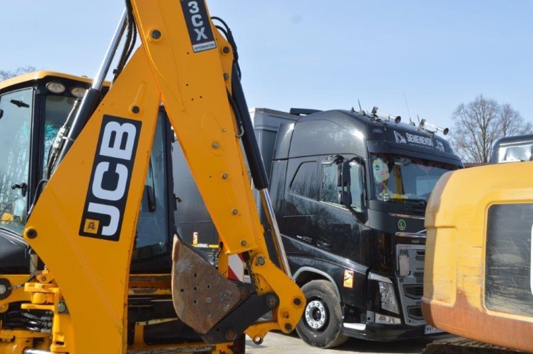 لودر JCB للبيع في حمص, JCB 3CX موديل 2013 تواجد حمص, أفضل موقع لبيع الشاحنات والمعدات الثقيلة في سوريا
