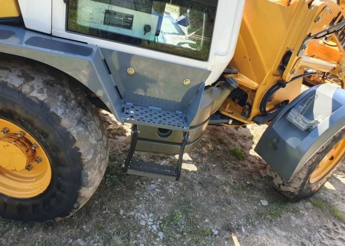 لودر Liebherr للبيع في حمص, Bobcat 506 موديل 2008 تواجد حمص, أفضل موقع لبيع الشاحنات والمعدات الثقيلة في سوريا
