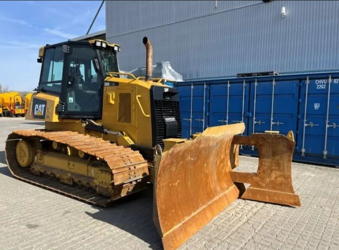 Caterpillar Bulldozer for sale in Homs, Caterpillar D6K2, 2018 model, located in Homs, the best site for selling trucks and heavy equipment in Syria