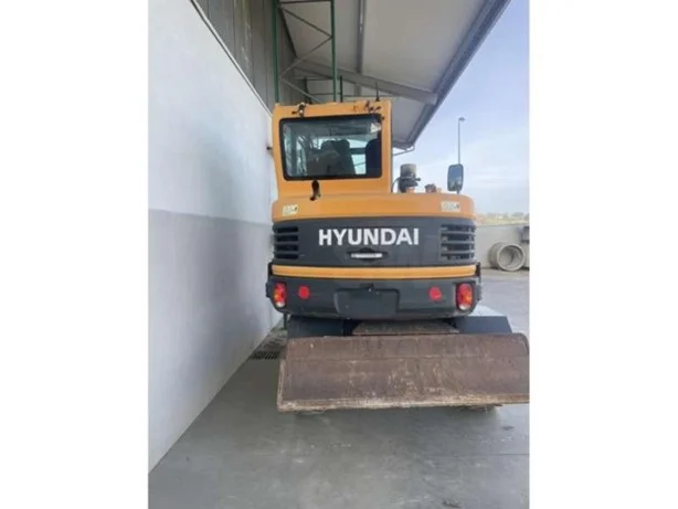 HYUNDAI Excavator for sale in Damascus, HYUNDAI 55W, 2016 model, located in Damascus, the best site for selling trucks and heavy equipment in Syria
