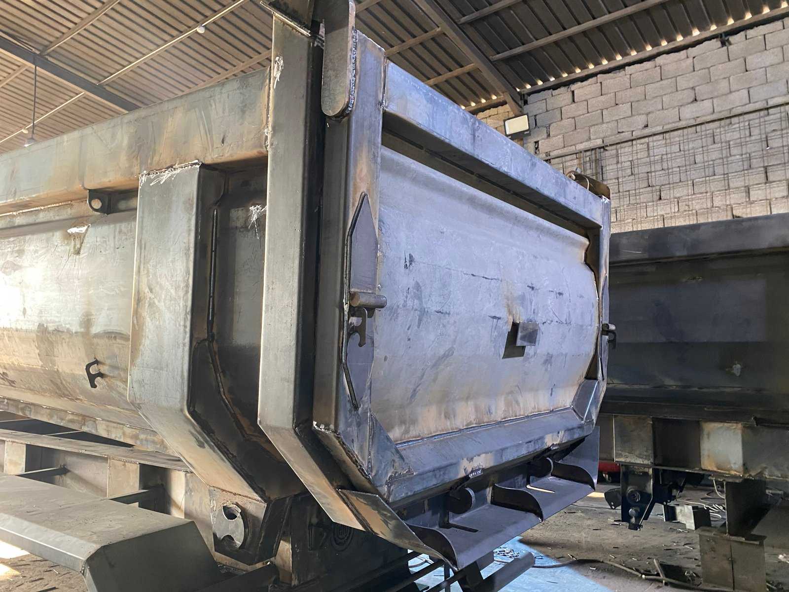 Beast offers for Trailers Dump Truck, 2 Axles & 3 Axles, Saudi Manufacture