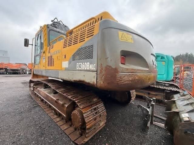 Volvo excavator for sale in Idlib, Volvo 360 model 2006 located in Idlib, the best site for selling trucks and heavy equipment in Syria