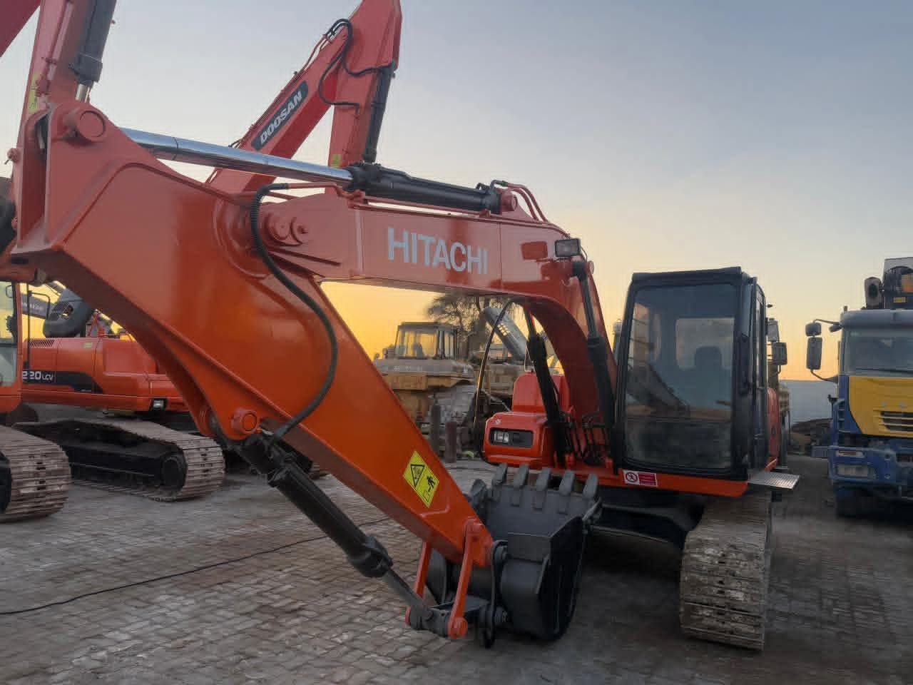 Hitachi excavator for sale in Idlib, Hitachi ZX120 model 2015 available in Idlib, the best site for selling trucks and heavy equipment in Syria