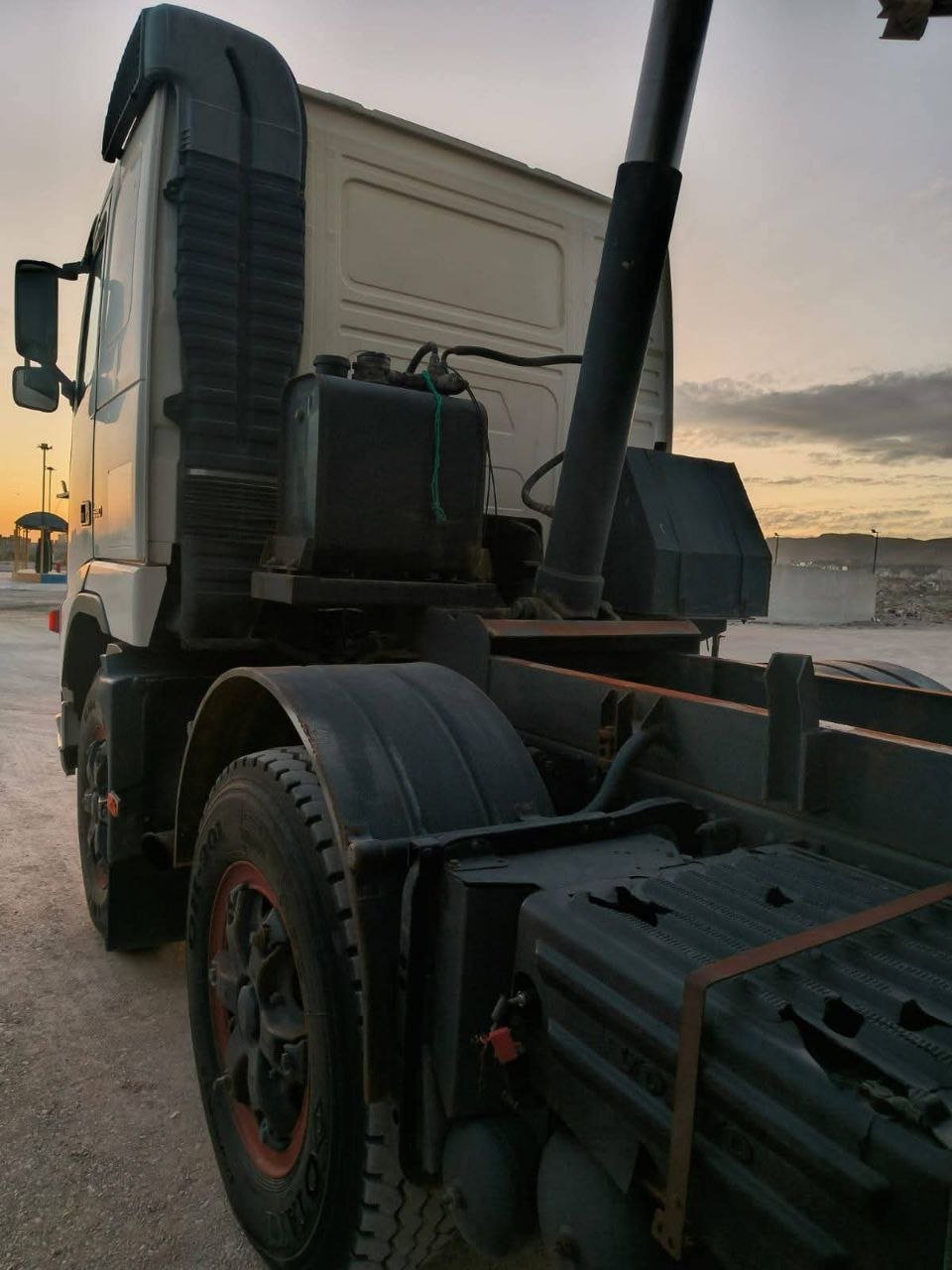 قلاب فولفو للبيع في دمشق, فولفو FH موديل 2008 تواجد دمشق, أفضل موقع لبيع الشاحنات والمعدات الثقيلة في سوريا
