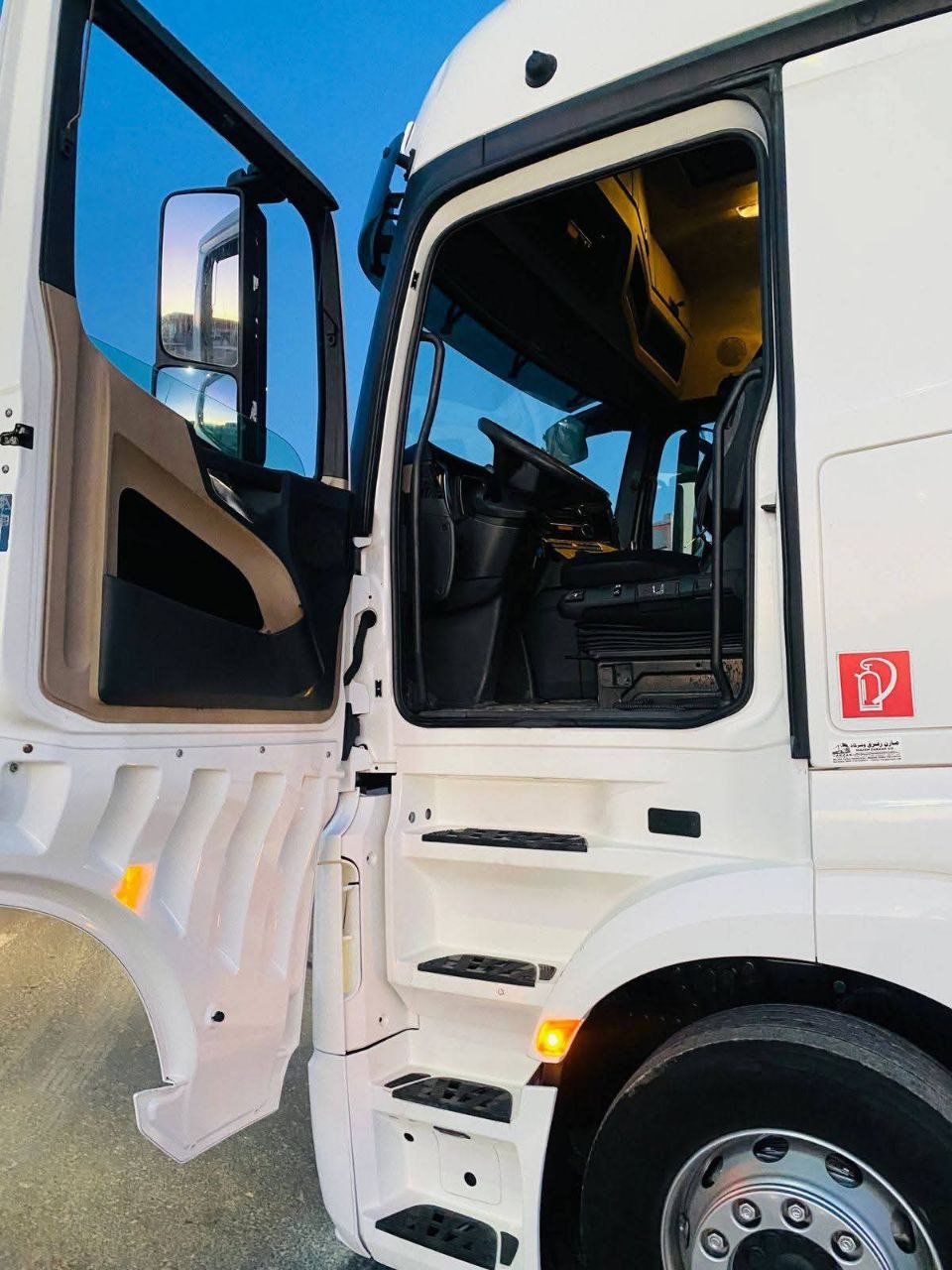 راس شاحنة مرسيدس للبيع في دمشق, مرسيدس 1845 موديل 2015 تواجد دمشق, أفضل موقع لبيع الشاحنات والمعدات الثقيلة في سوريا