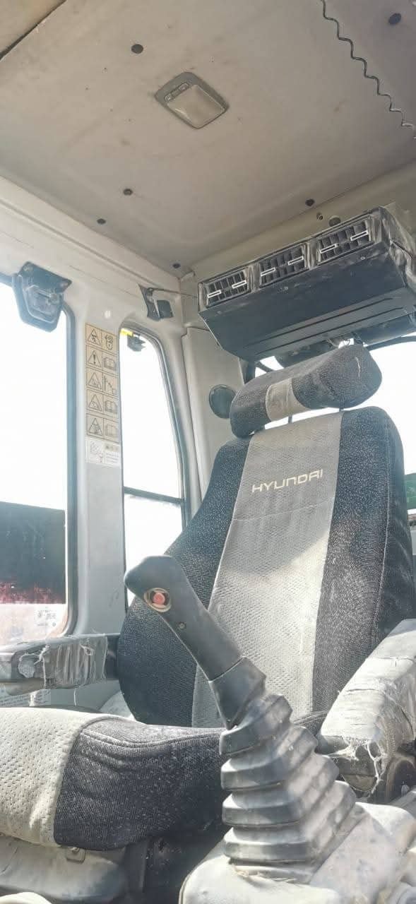 Hyundai excavator for sale in Damascus, Hyundai 140 model 2009 available in Damascus, the best site for selling trucks and heavy equipment in Syria