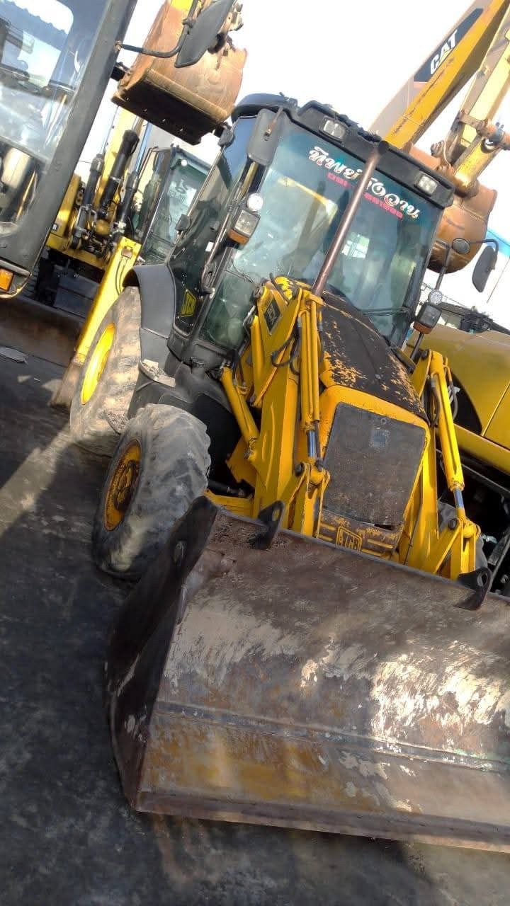 لودر جي سي بي للبيع في دمشق, جي سي بي 240 موديل 2004 تواجد دمشق, أفضل موقع لبيع الشاحنات والمعدات الثقيلة في سوريا