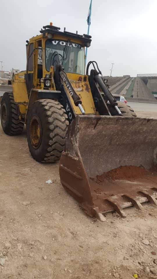 لودر فولفو للبيع في دمشق, فولفو 4400 موديل 1981 تواجد دمشق, أفضل موقع لبيع الشاحنات والمعدات الثقيلة في سوريا