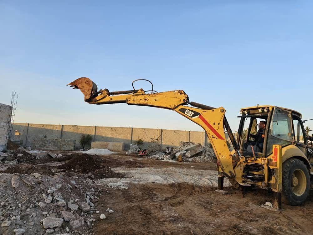 لودر كاتربلر للبيع في ادلب, كاتربلر 422F موديل 2013 تواجد ادلب, أفضل موقع لبيع الشاحنات والمعدات الثقيلة في سوريا