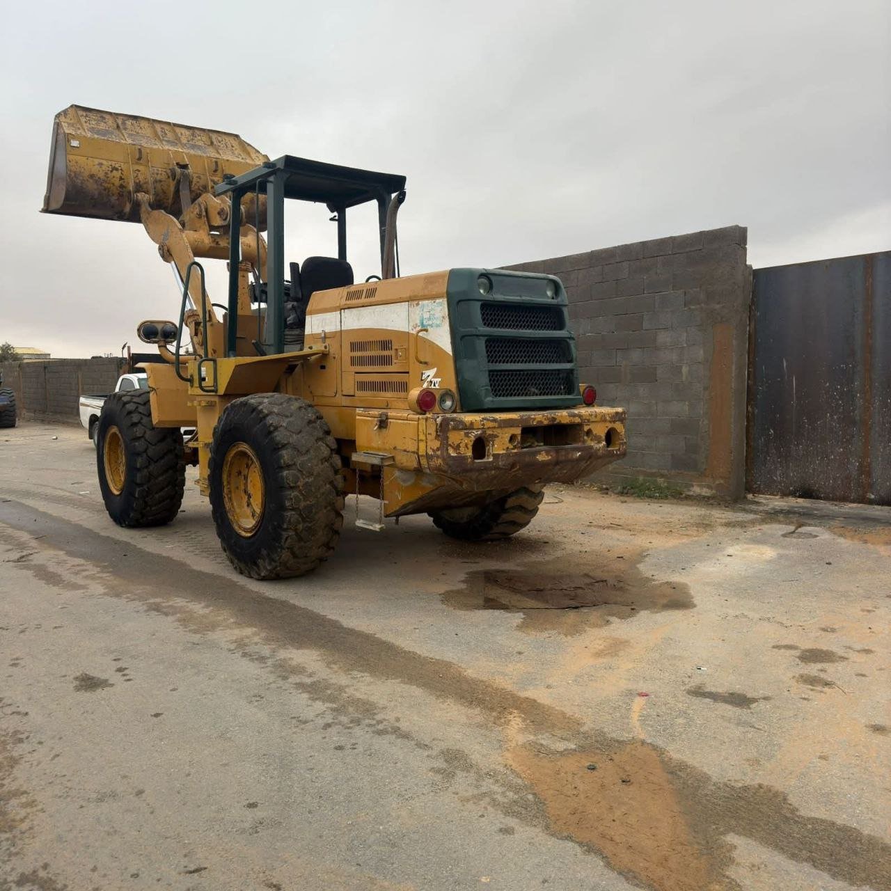 لودر كوزاكي للبيع في ادلب, كوزاكي 74 موديل 2005 تواجد ادلب, أفضل موقع لبيع الشاحنات والمعدات الثقيلة في سوريا