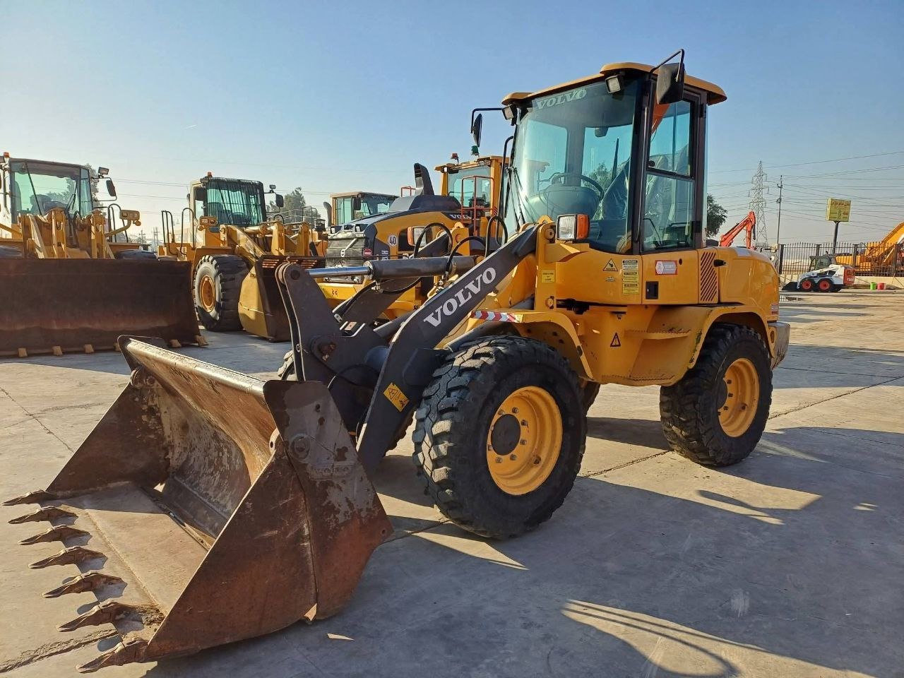 لودر Volvo للبيع في حلب, Volvo L30B موديل 2012 تواجد حلب, أفضل موقع لبيع الشاحنات والمعدات الثقيلة في سوريا