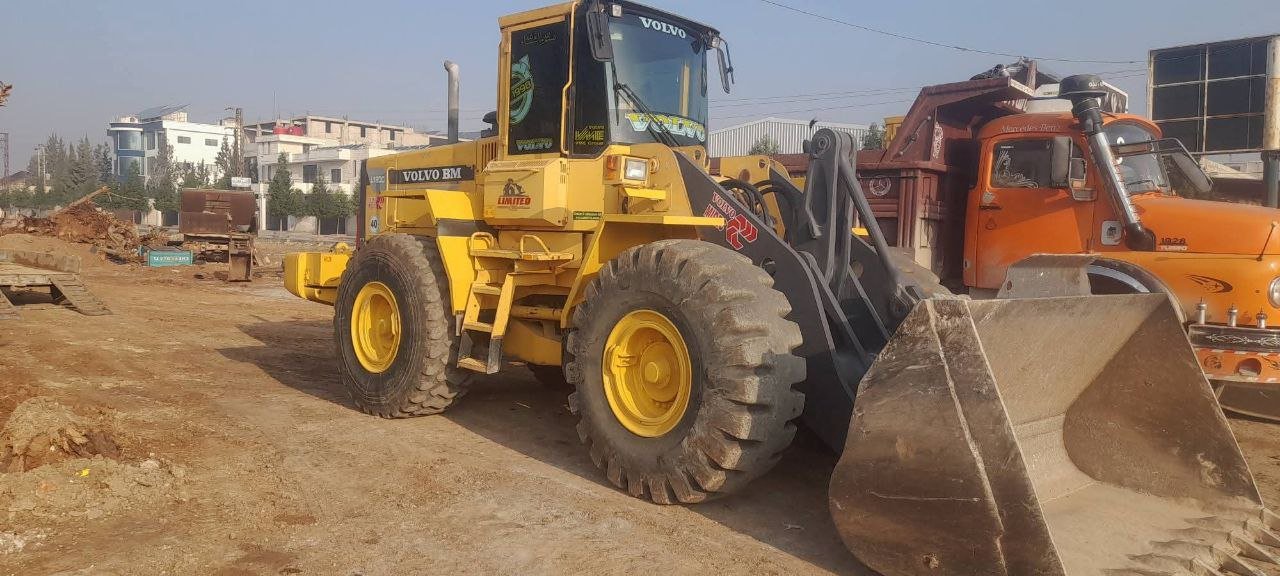لودر volvo للبيع في دمشق, volvo 90c موديل 2002 تواجد دمشق, أفضل موقع لبيع الشاحنات والمعدات الثقيلة في سوريا