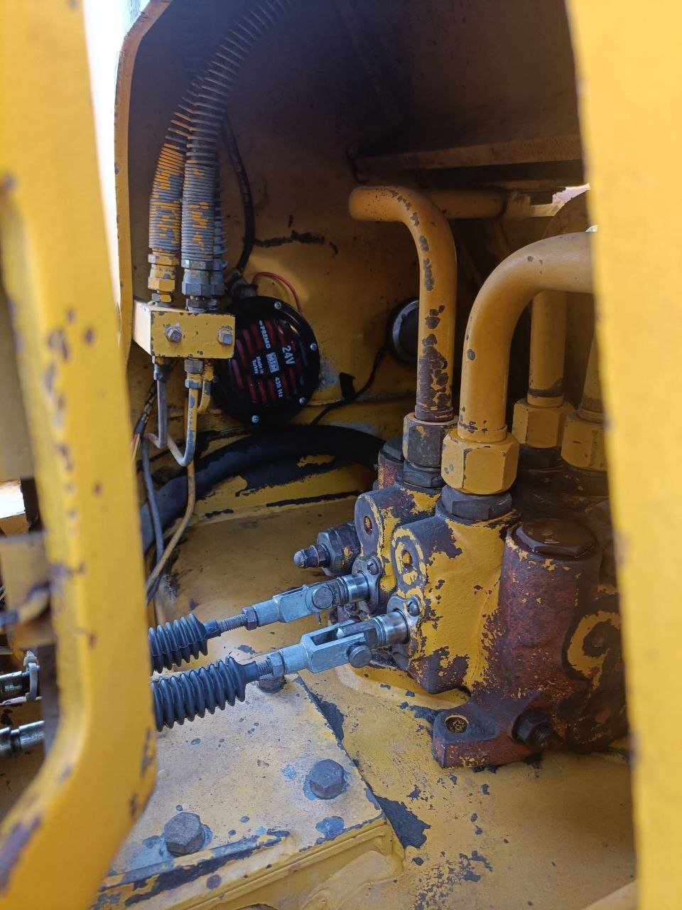 لودر TCM للبيع في دمشق, TCM 30 موديل 2000 تواجد دمشق, أفضل موقع لبيع الشاحنات والمعدات الثقيلة في سوريا