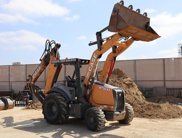 CASE loader for sale in Aleppo, CASE 590SN model 2017 located in Aleppo, the best site for selling trucks and heavy equipment in Syria