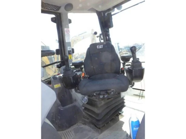 CATERPILLAR loader for sale in Idlib, CATERPILLAR 420 model 2002, located in Idlib, the best site for selling trucks and heavy equipment in Syria
