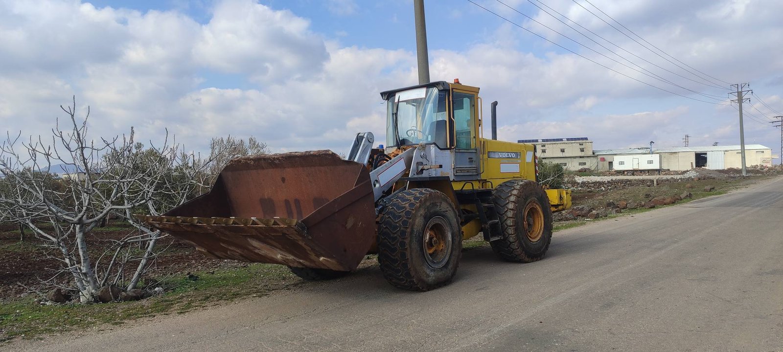 للبيع: تركس فولفو Volvo L120C موديل 2000 وارد بريطانيا - تواجد درعا