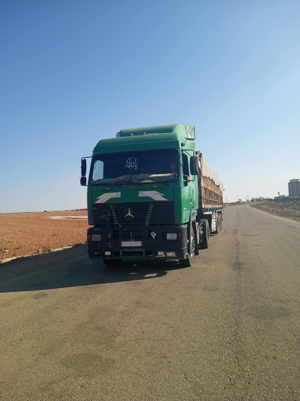 للبيع شاحنة, مرسيدس ماز 400 موديل 2004 مع تريلا في حمص