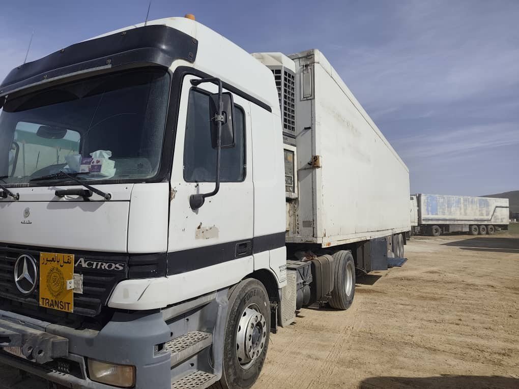 للبيع شاحنة مرسيدس أكتروس 1843 مبرد (بازار كامل) في دمشق