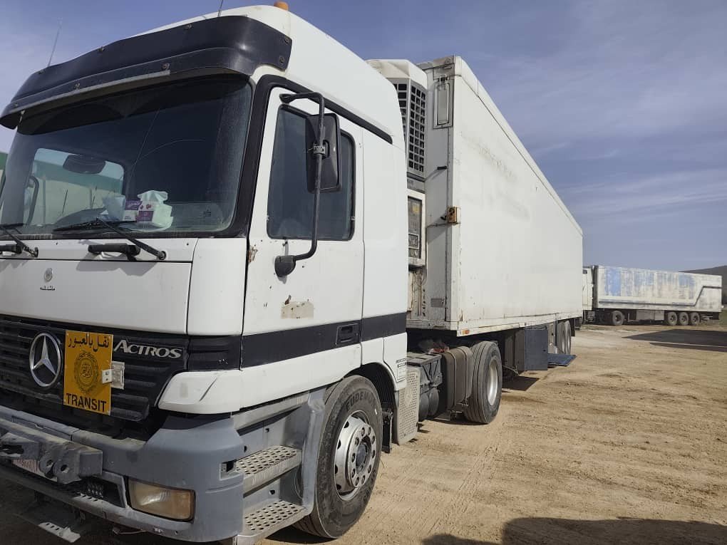 للبيع شاحنة مرسيدس أكتروس 1843 مبرد (بازار كامل) في دمشق