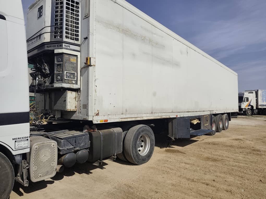 للبيع شاحنة مرسيدس أكتروس 1843 مبرد (بازار كامل) في دمشق