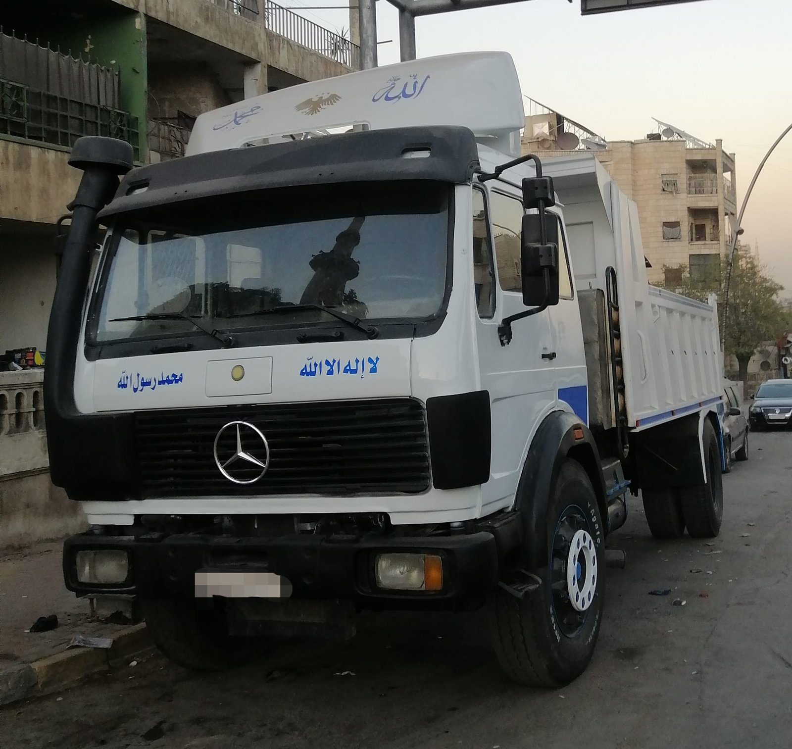 قلاب مرسيدس للبيع في دمشق