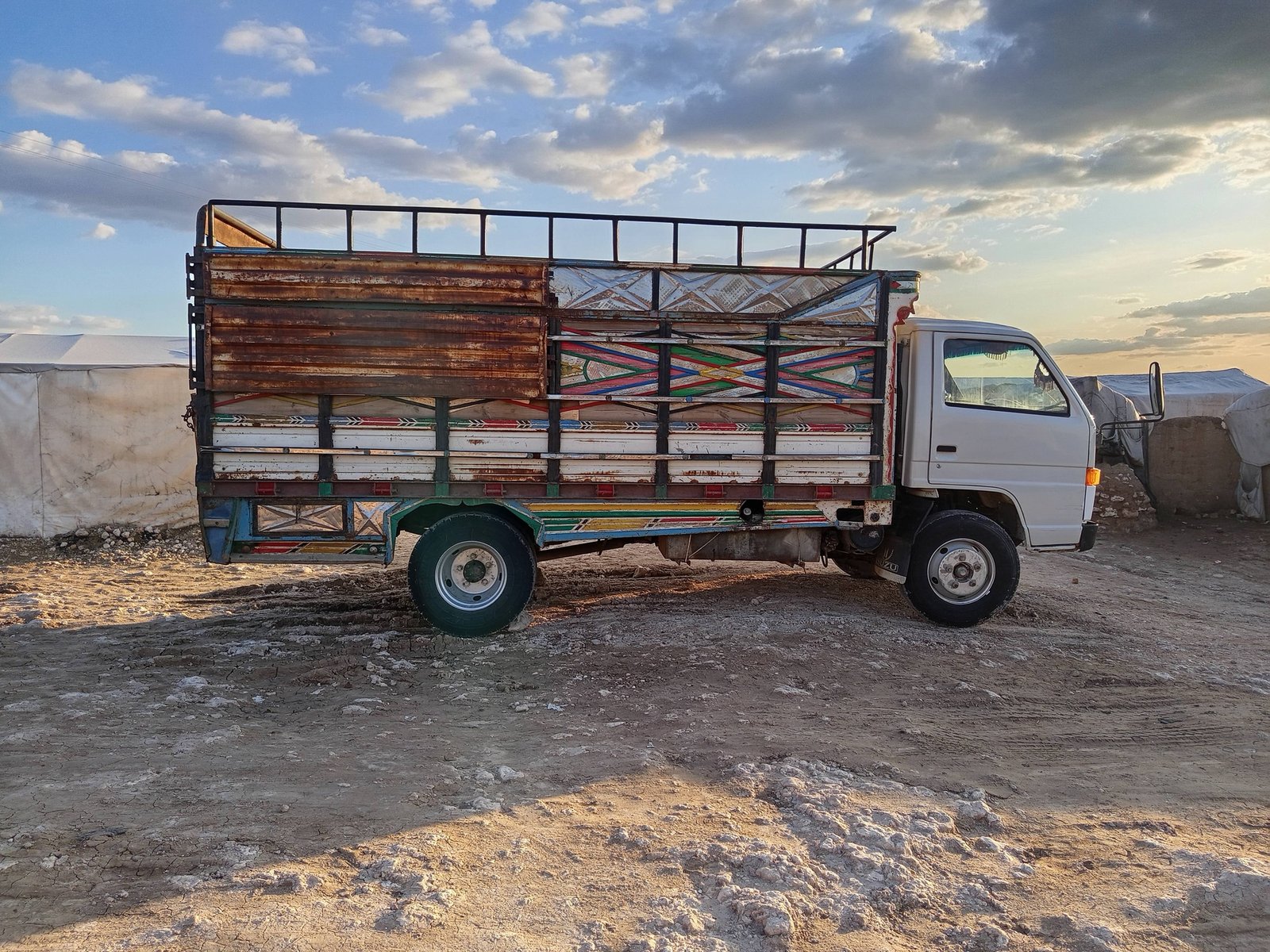 شاحنة سوزو (Isuzu) للبيع في دمشق - محرك 25