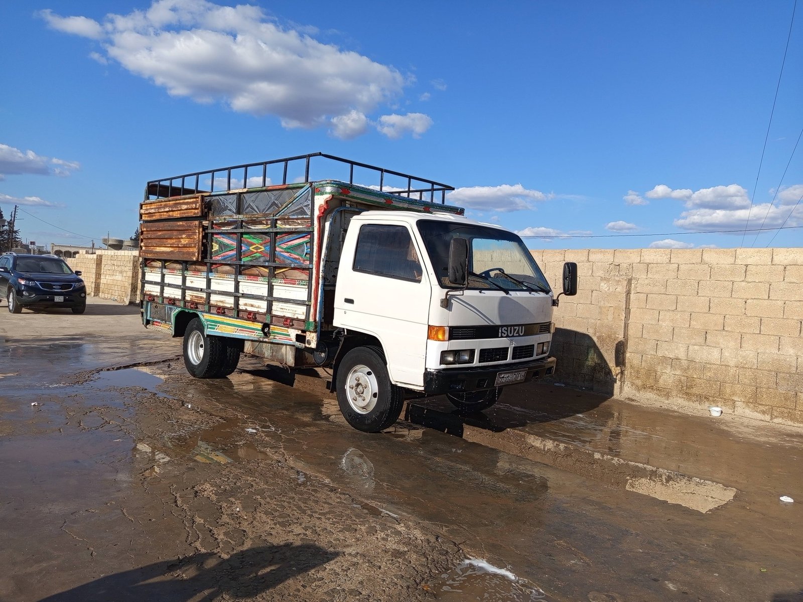 شاحنة سوزو (Isuzu) للبيع في دمشق - محرك 25