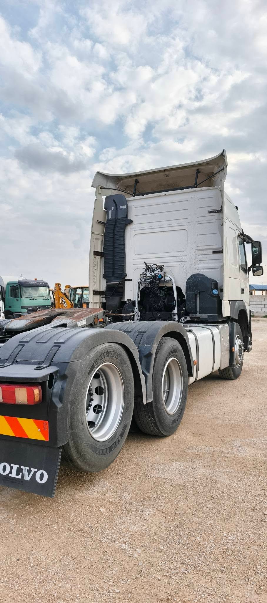 للبيع في دمشق رأس تريلا مرسيدس 1845 موديل 2016 فل كامل